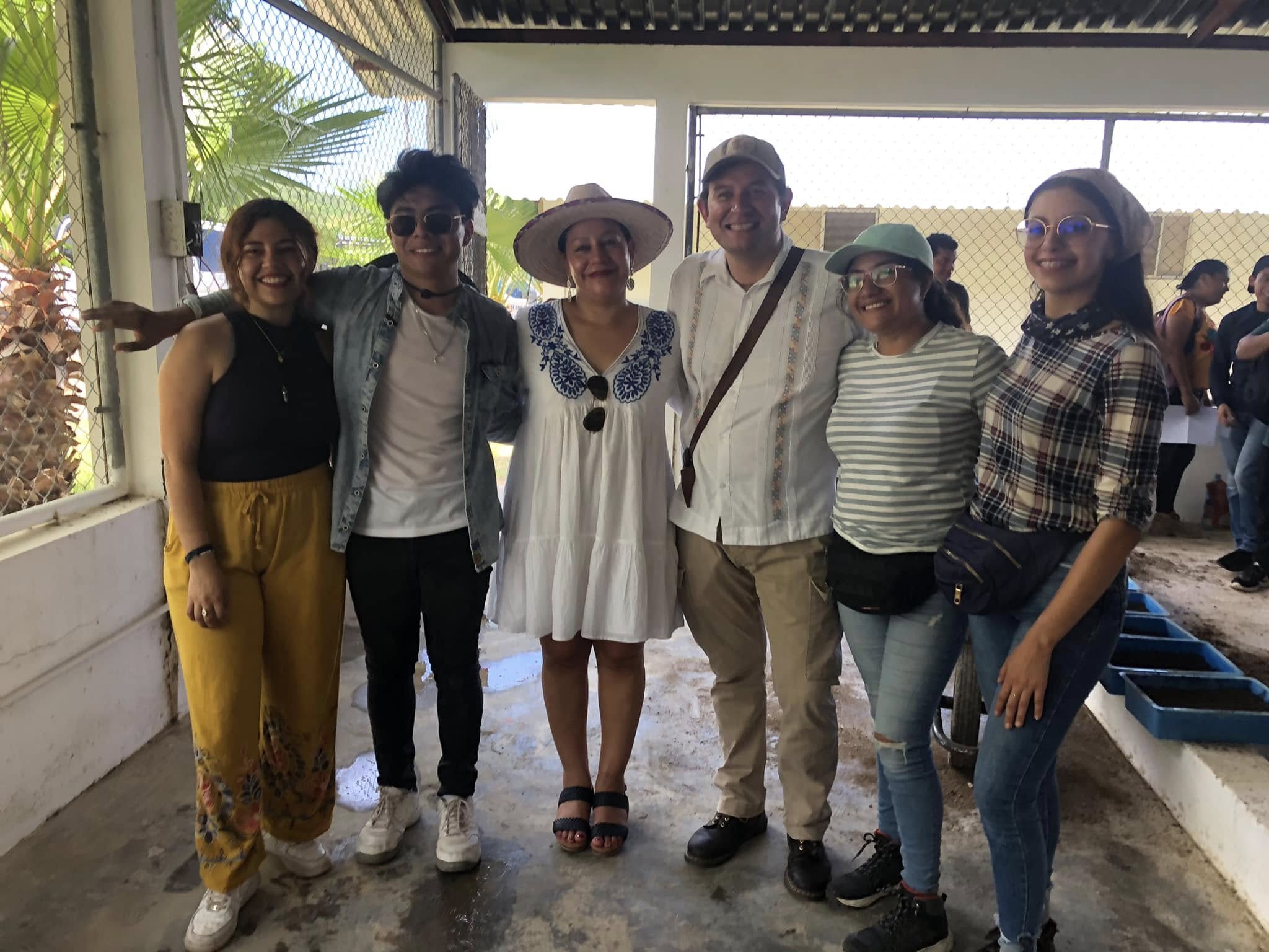 Grupo de organizaciones y personas colaboradoras reunidas en una actividad ambiental